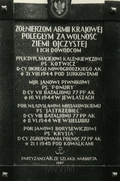 KKE 4907-2.jpg - Fot. Tablica pamiątkowa poświęcona poległym żołnierzom 77pp AK, Warszawa, 1987 r.
